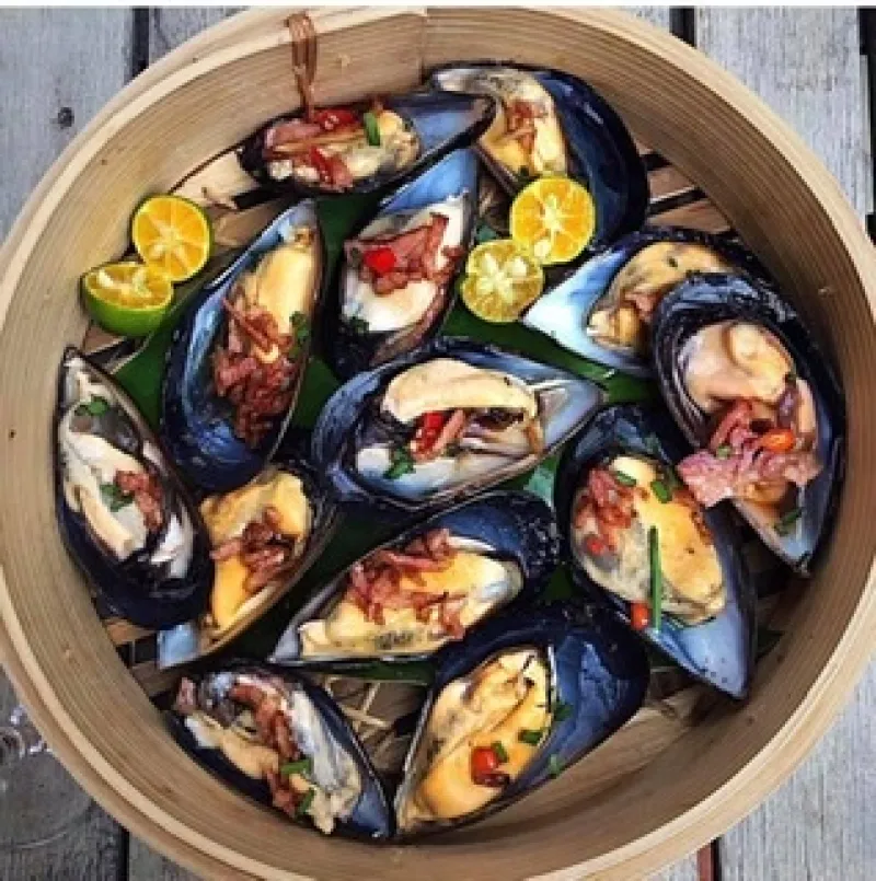 Mussels with Bacon and Citrus Dressing
