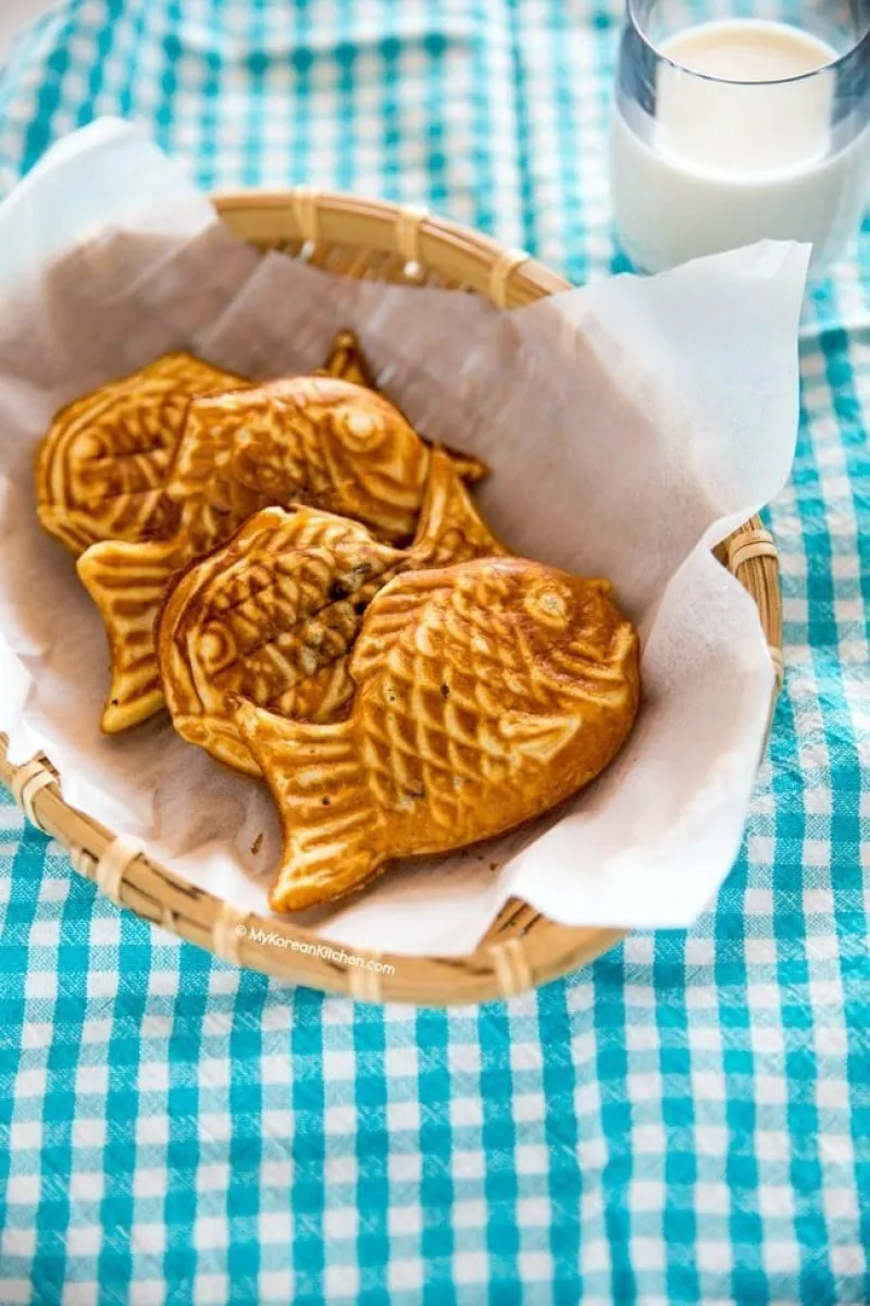 Bungeoppang (Korean Fish Shaped Pastry)
