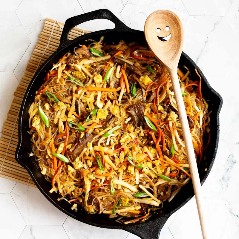 Pad Woon Sen {Vegan} (Thai Glass Noodle Stir Fry)