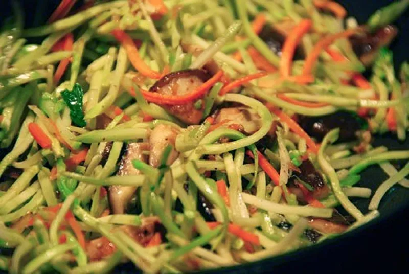 Stir-Fried Shiitake and Broccoli Slaw