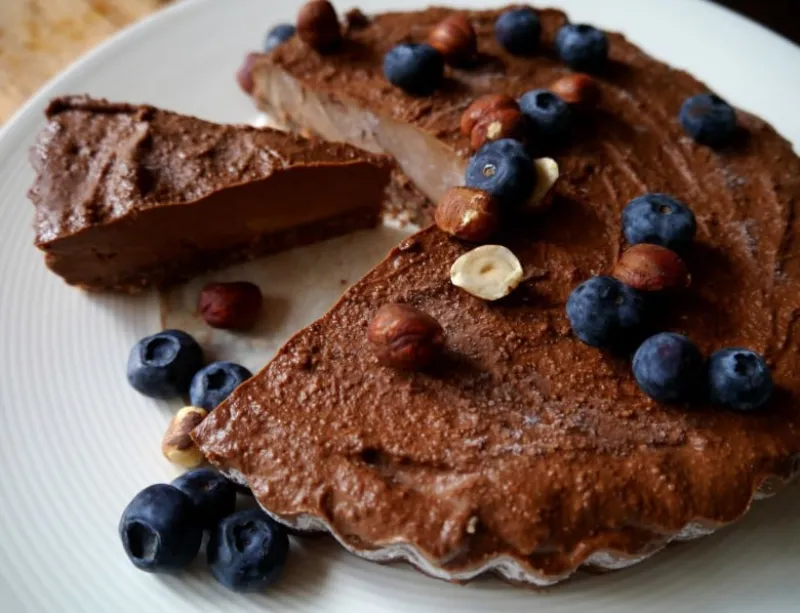 Almost Raw Nutella Cake (Vegan)