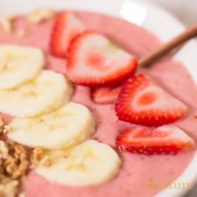 Easy Healthy Strawberry Banana Smoothie Bowl Recipe