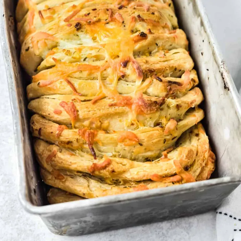 Cheesy Pull Apart Bread (With Biscuits Dough!)
