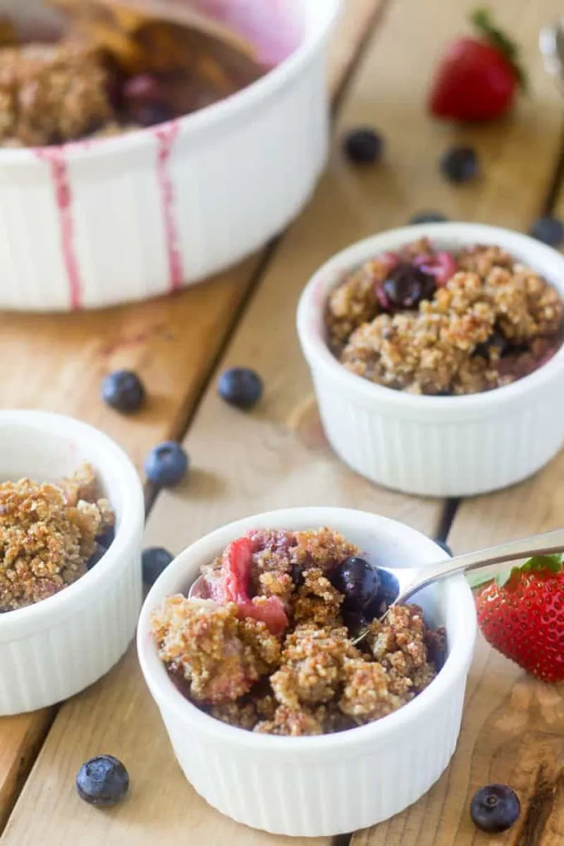 Berry Crumble Breakfast Bake {Paleo & Vegan}