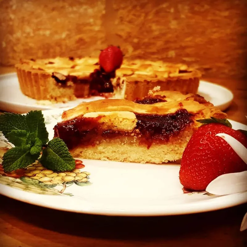 Strawberry & Almonds Tart