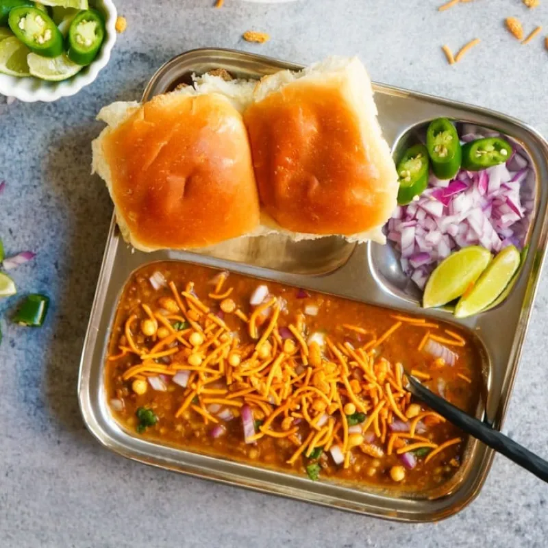 Maharashtrian Misal Pav (Sprouts Curry)