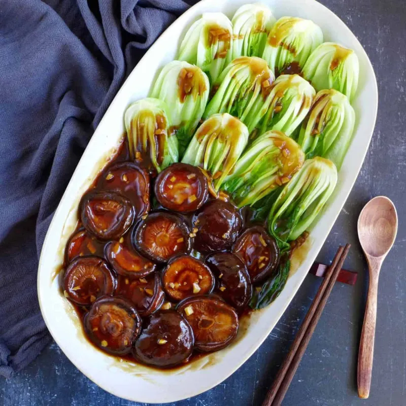 Braised Mushroom with Bok Choy (香菇菜心)