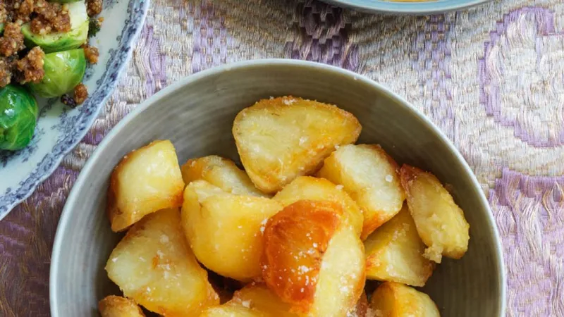 Crunchy roast potatoes