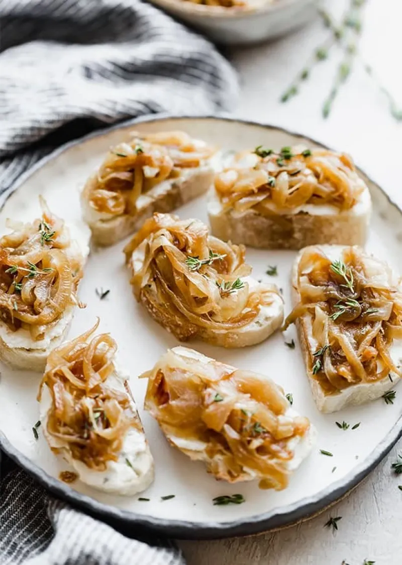 Caramelized Onion and Goat Cheese Crostini
