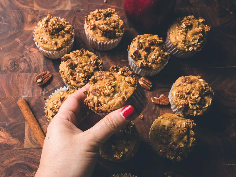EASY APPLE CINNAMON MUFFINS (Plant-based)