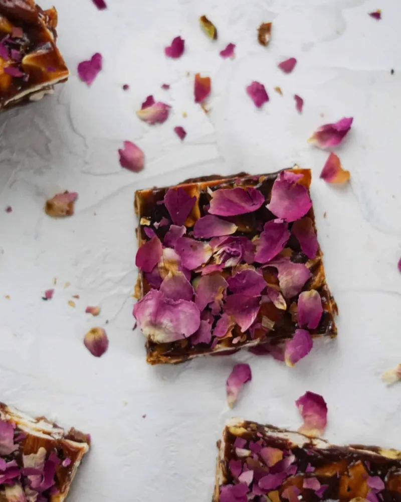 Rose Chikki