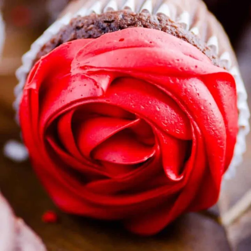 3 Cute & Easy Valentine's Day Cupcakes