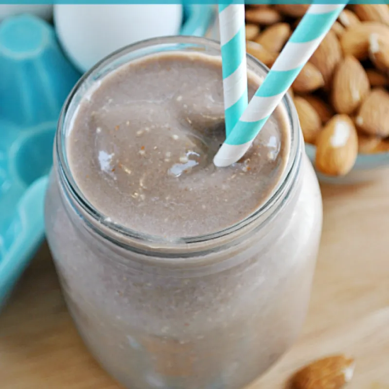 Skinny Saturday: Chocolate Almond Oatmeal Smoothie