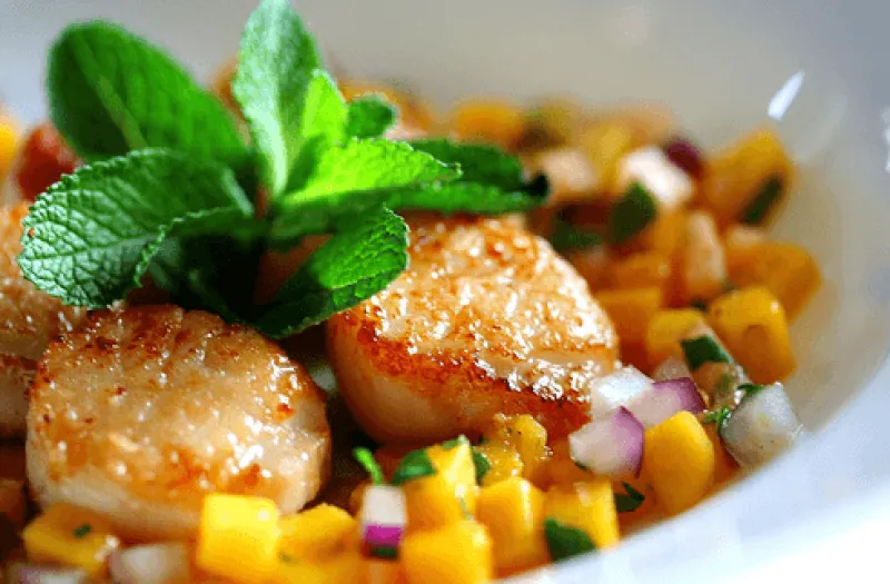 Seared Sea Scallops with Mango-Melon Salsa
