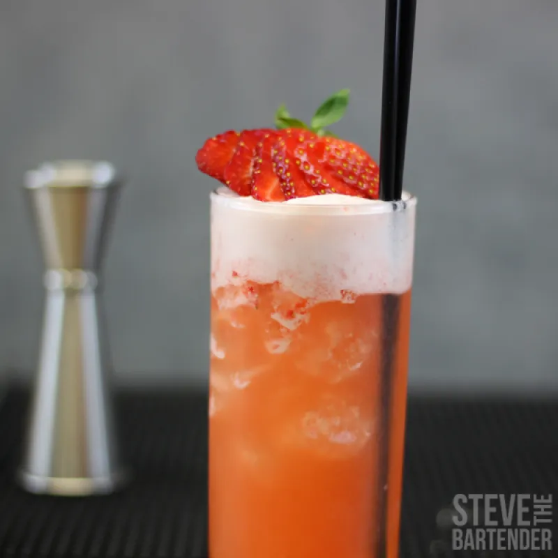 How to make a Strawberry Gin Fizz