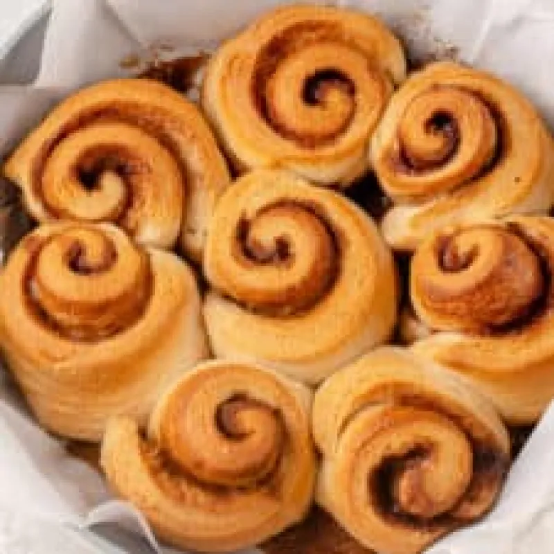 30-Minute Cinnamon Rolls (8-Ingredients)