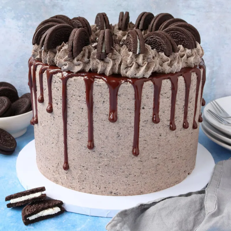 Cookies and Cream Oreo Drip Cake