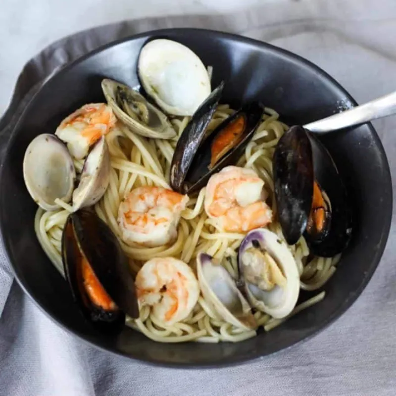 Easy Seafood Pasta with White Wine Butter Sauce