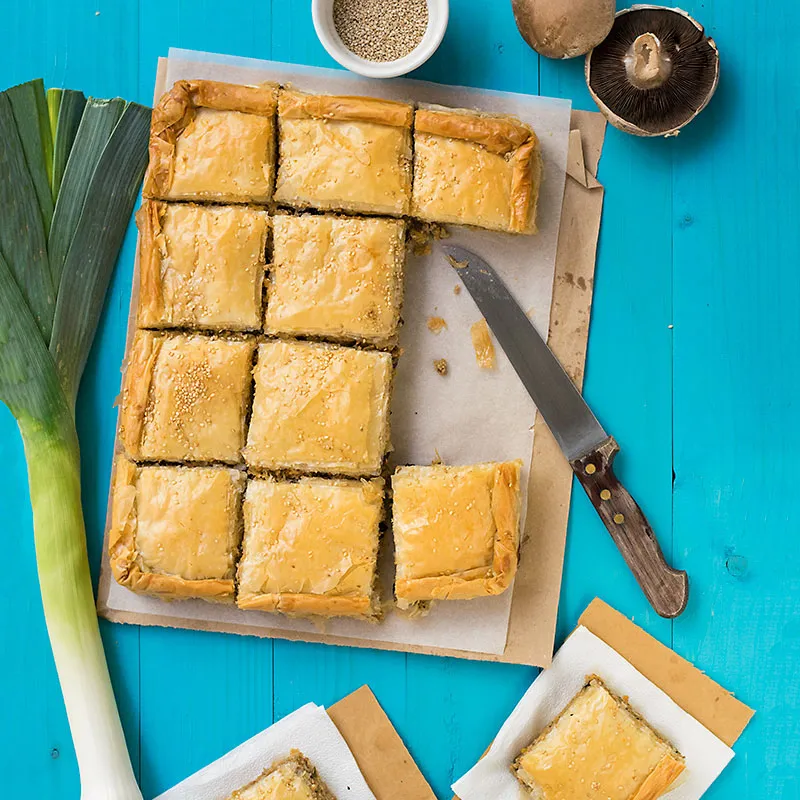Greek meat pie recipe with phyllo crust (kreatopita)