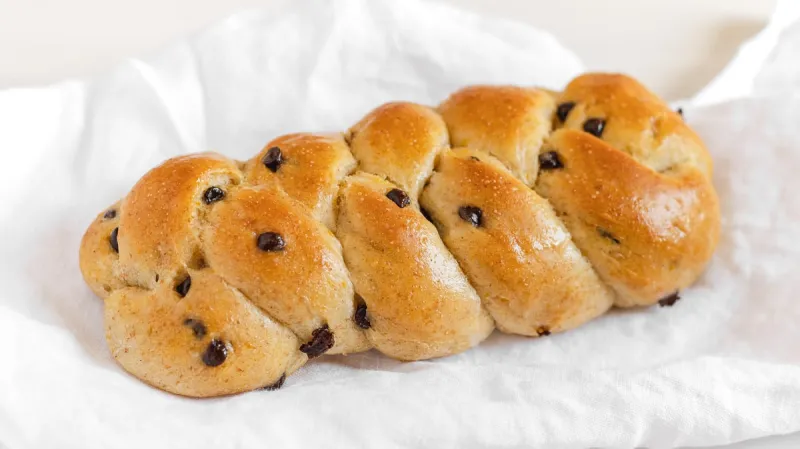 Vegan chocolate chip brioches