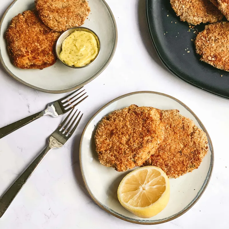 tuna cakes (patties) with lemon-dill aioli