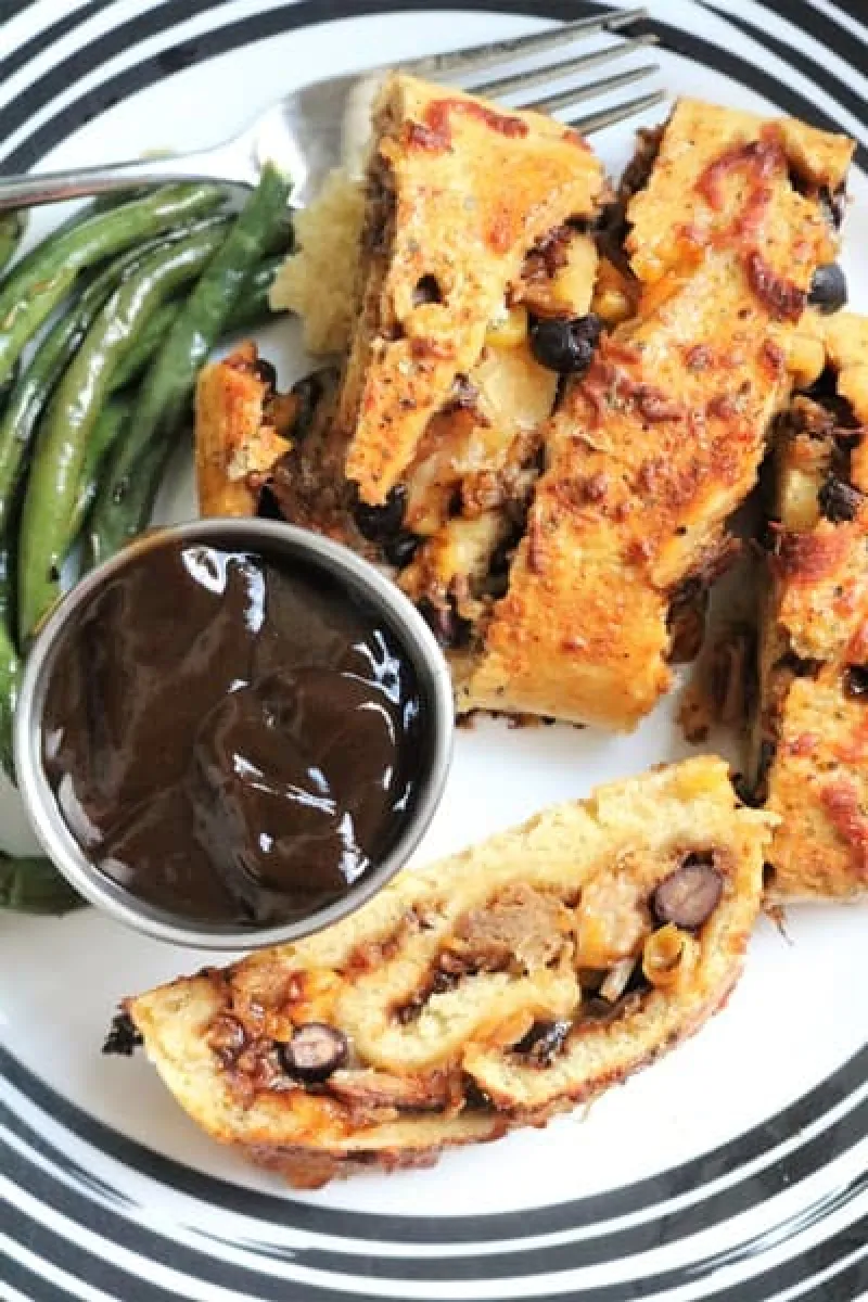 BBQ PULLED PORK STROMBOLI