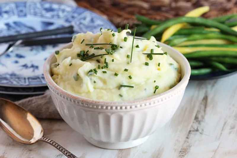 Sour Cream and Chive Mashed Potatoes
