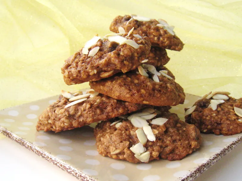 Vegan Oatmeal Chocolate Chip Cookies