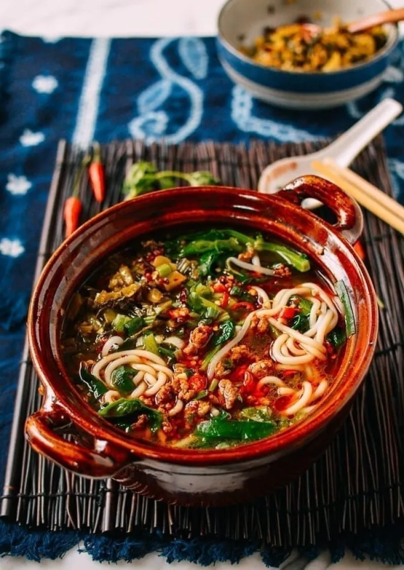 Yunnan Rice Noodle Soup (云南小锅米线)
