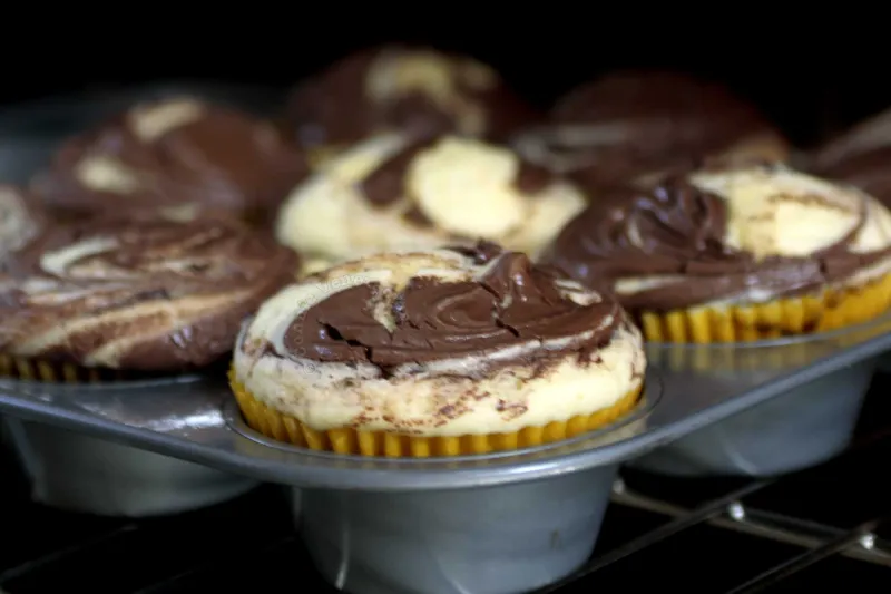 Self-frosting Nutella cupcakes