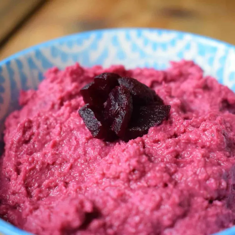 Beetroot hummus