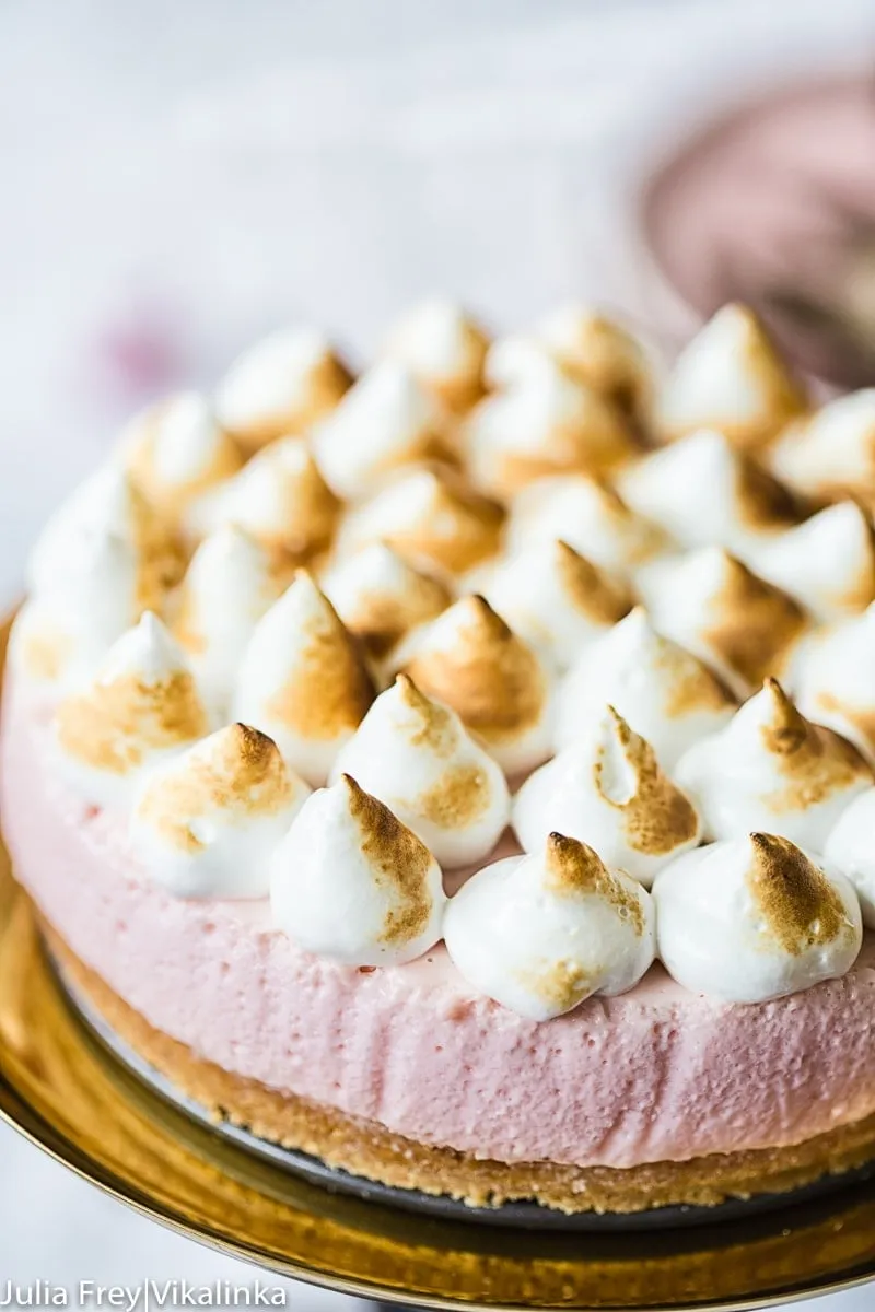 Strawberry Meringue Cheesecake (No Bake)