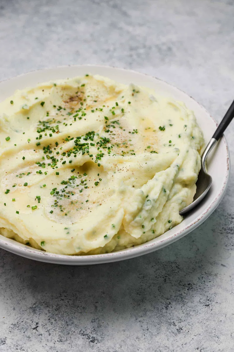 Creamy Mashed Potatoes with Sour Cream & Chives