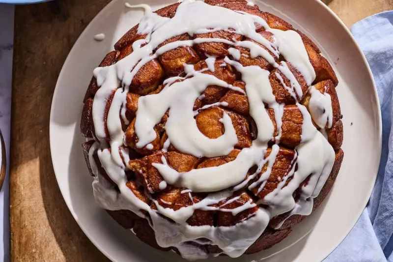 Cinnamon Roll Monkey Bread